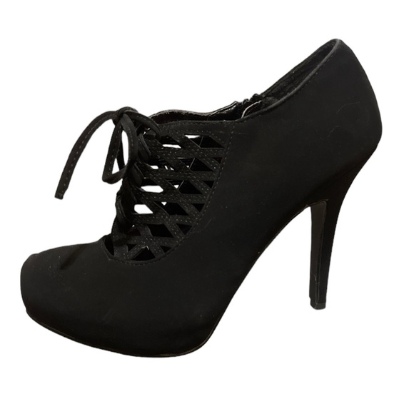 Madeline Girl Shoes - Madeline Girl Maryjane Black Pumps Heels Size 8.5M